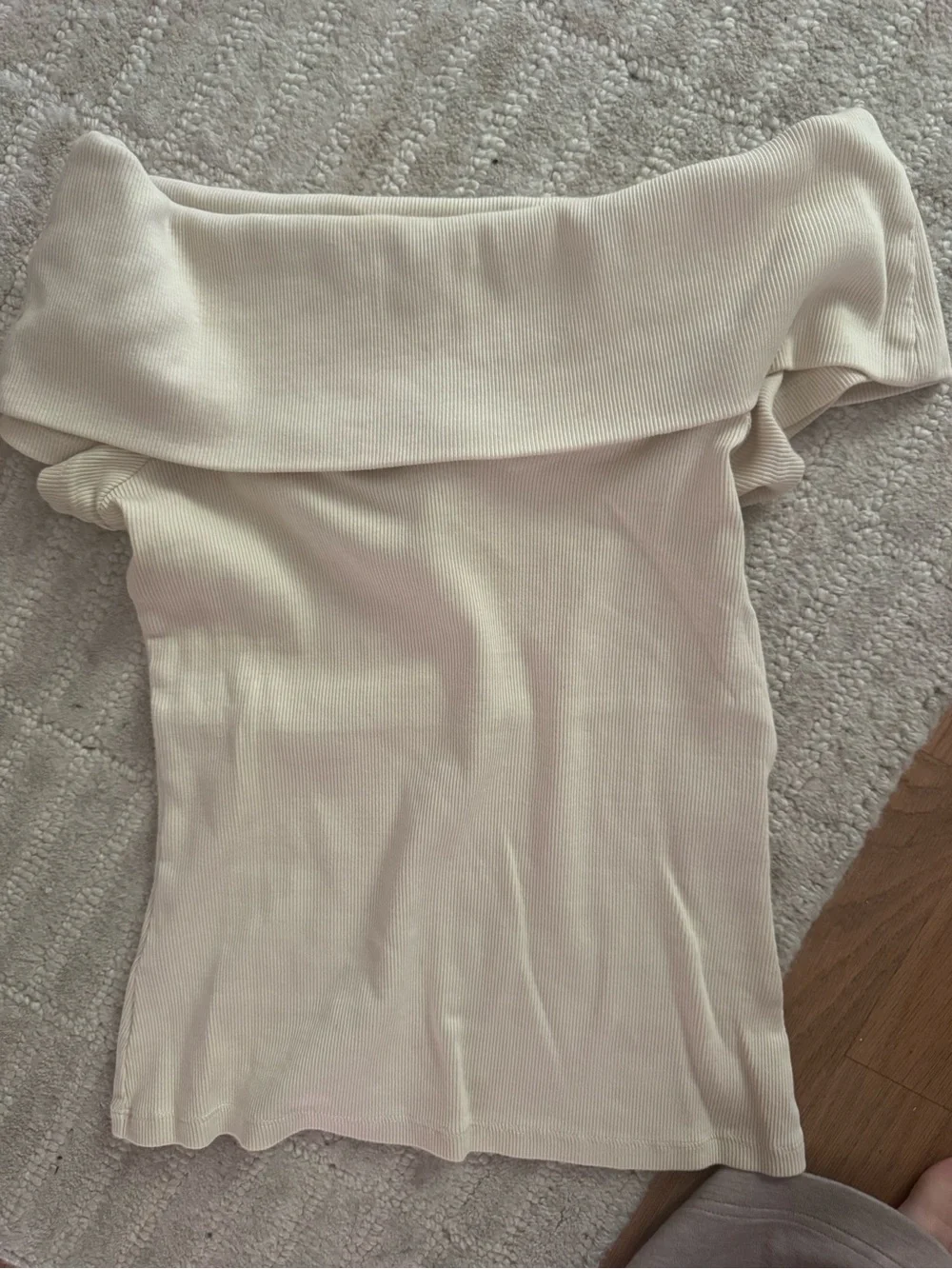 Sezane off the shoulder top - Picture 2 of 4